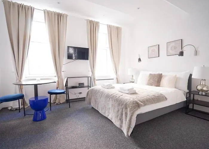 Fabulous Studio Near Center