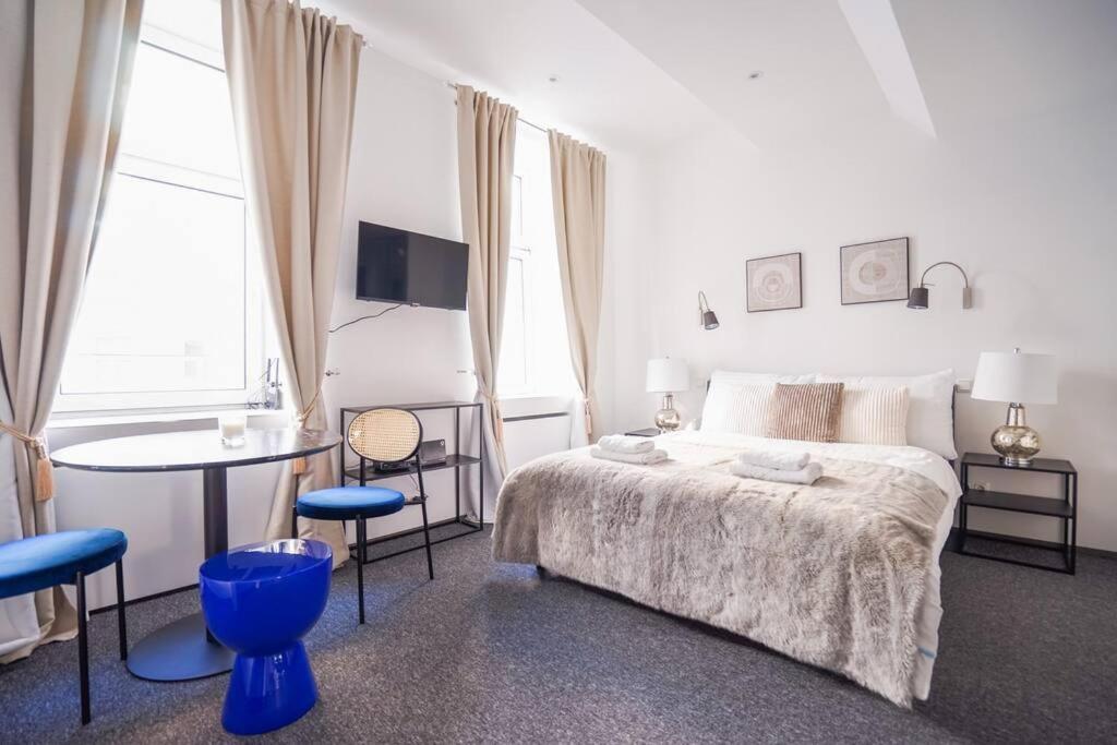 Apartment Fabulous Near Center *